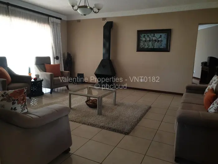 6 Bedroom House to Rent in Helensvale, Harare