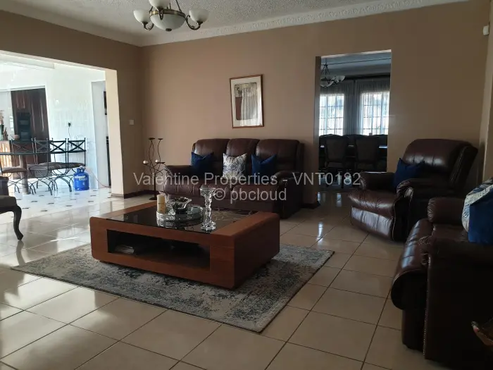 6 Bedroom House to Rent in Helensvale, Harare