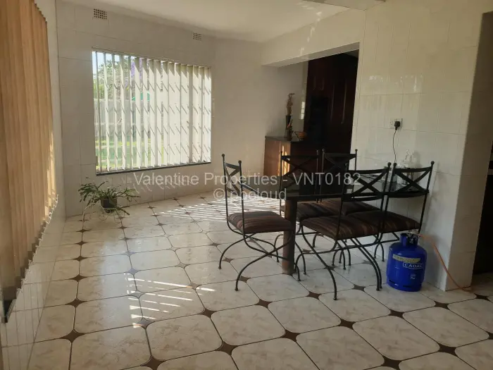 6 Bedroom House to Rent in Helensvale, Harare