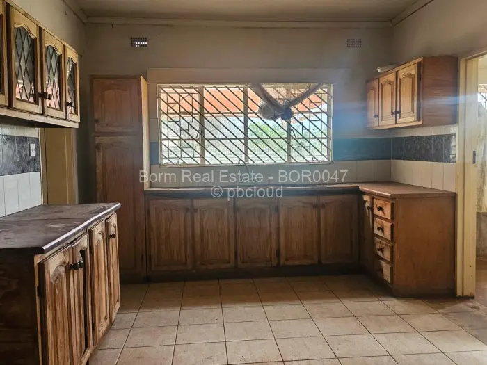 4 Bedroom House for Sale in Bluff Hill, Harare