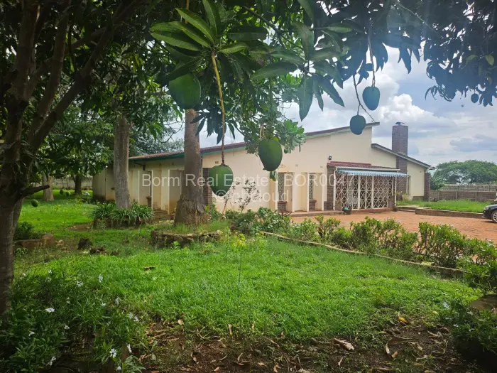 4 Bedroom House for Sale in Bluff Hill, Harare