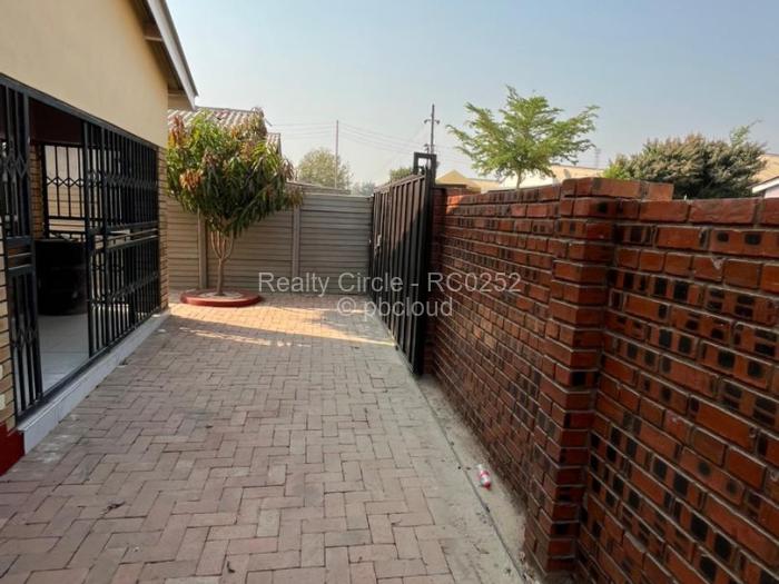 3 Bedroom House to Rent in Chitungwiza, Chitungwiza