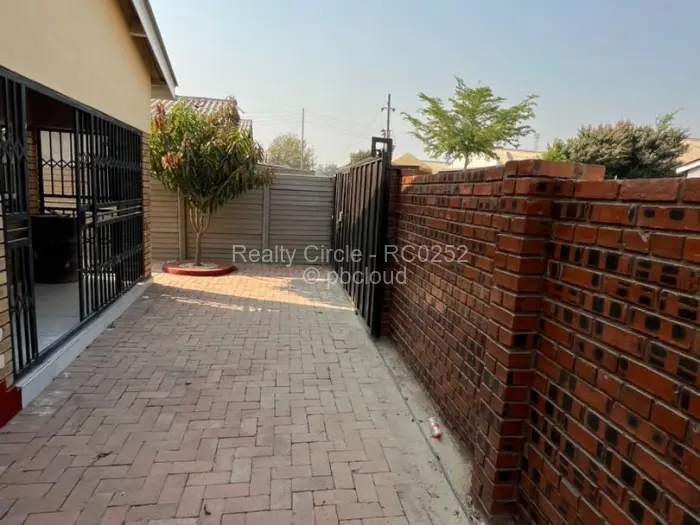 3 Bedroom House to Rent in Chitungwiza, Chitungwiza