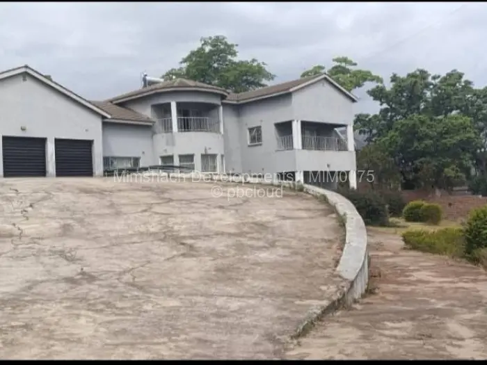 6 Bedroom House for Sale in Carrick Creagh Estate, Harare