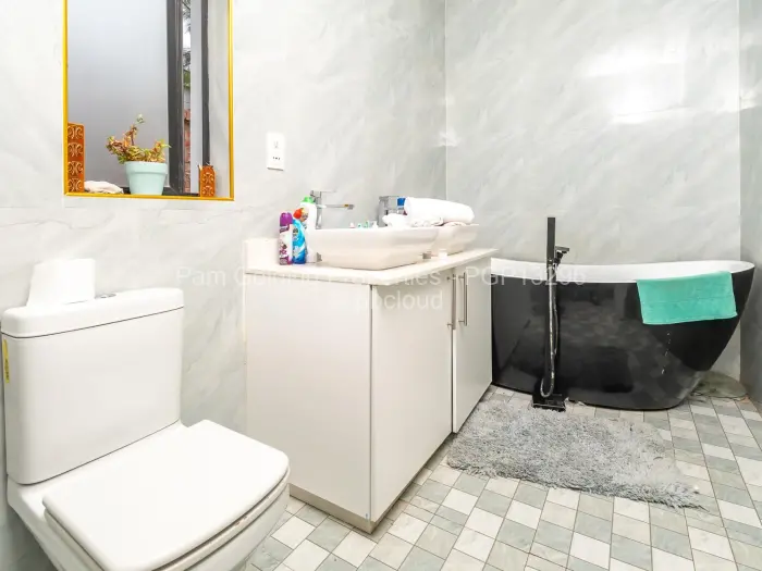 Townhouse/Cluster for Sale in Arlington, Harare