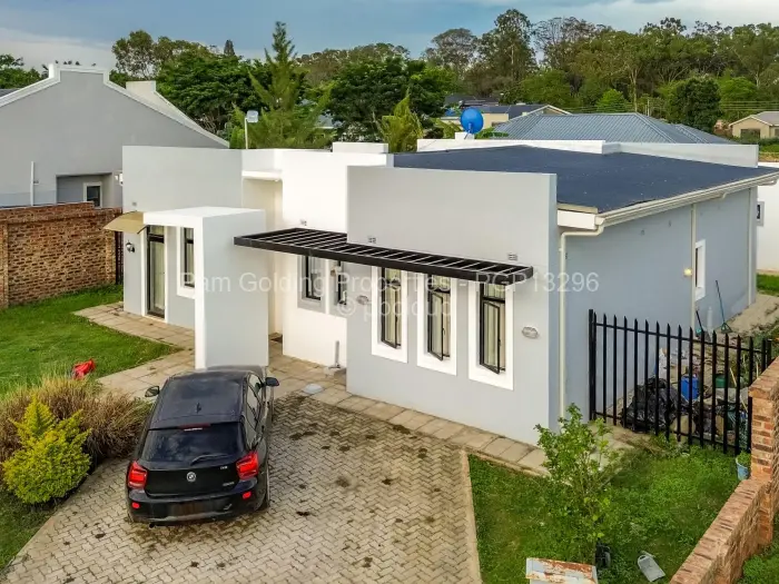 Townhouse/Cluster for Sale in Arlington, Harare