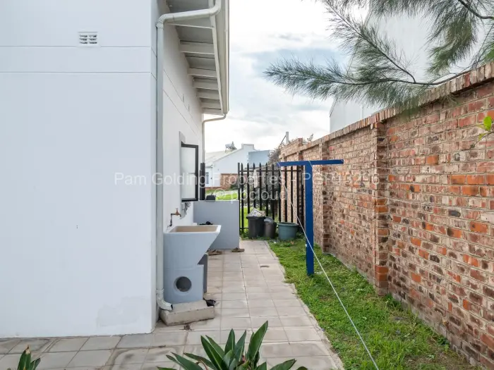 Townhouse/Cluster for Sale in Arlington, Harare