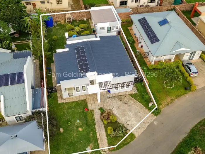 Townhouse/Cluster for Sale in Arlington, Harare