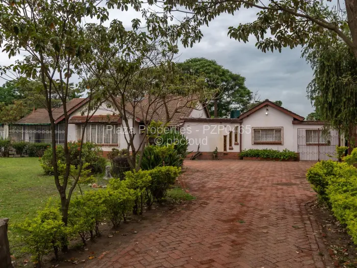 6 Bedroom House for Sale in Hatfield, Harare