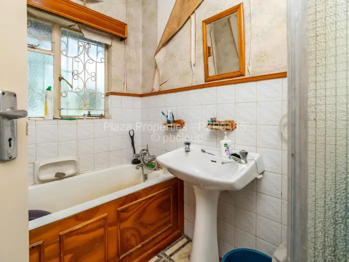 6 Bedroom House for Sale in Hatfield, Harare