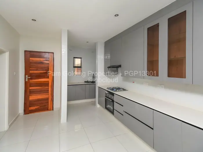 Townhouse/Cluster for Sale in Arlington, Harare