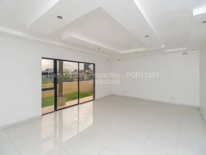 Townhouse/Cluster for Sale in Arlington, Harare