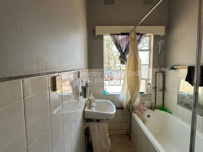 3 Bedroom House to Rent in Mabelreign, Harare