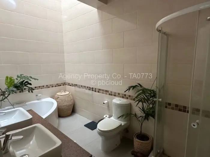 Townhouse/Cluster to Rent in Newlands