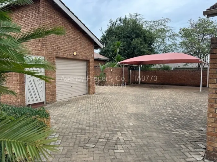 Townhouse/Cluster to Rent in Newlands