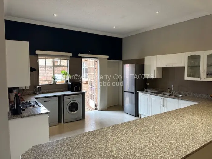 Townhouse/Cluster to Rent in Newlands