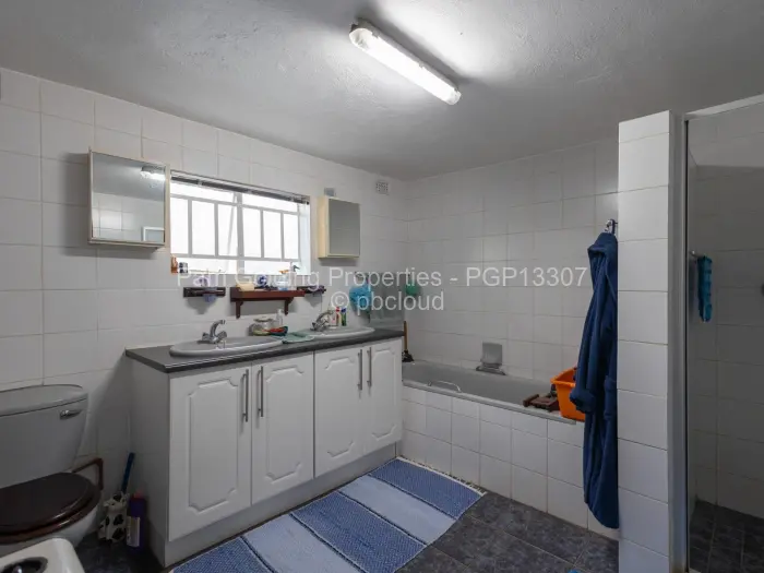 3 Bedroom House for Sale in Lake Chivero, Lake Chivero