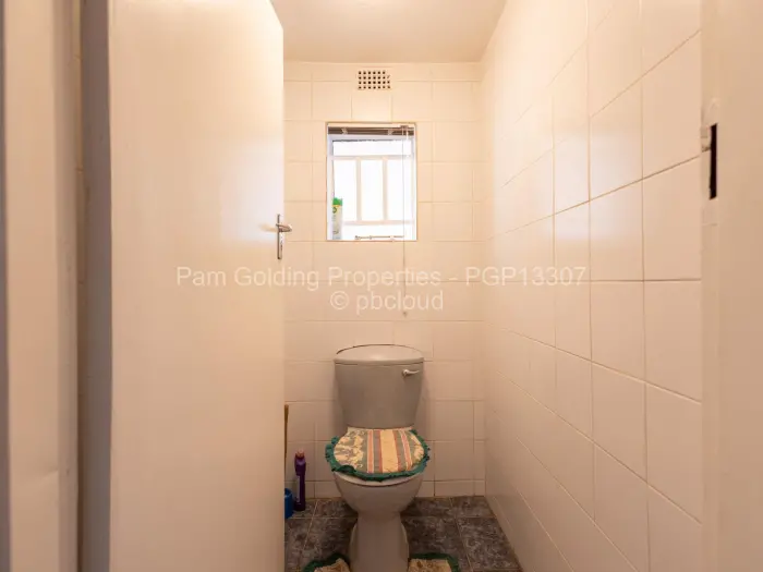 3 Bedroom House for Sale in Lake Chivero, Lake Chivero