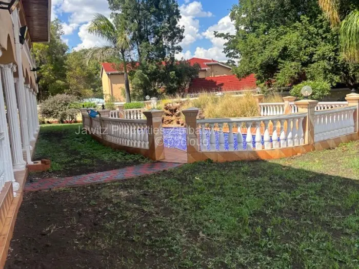9 Bedroom House to Rent in Greystone Park, Harare
