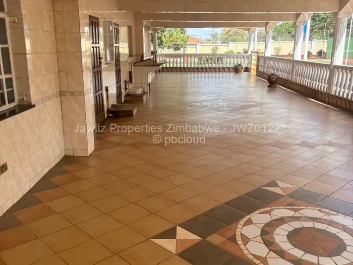 9 Bedroom House to Rent in Greystone Park, Harare