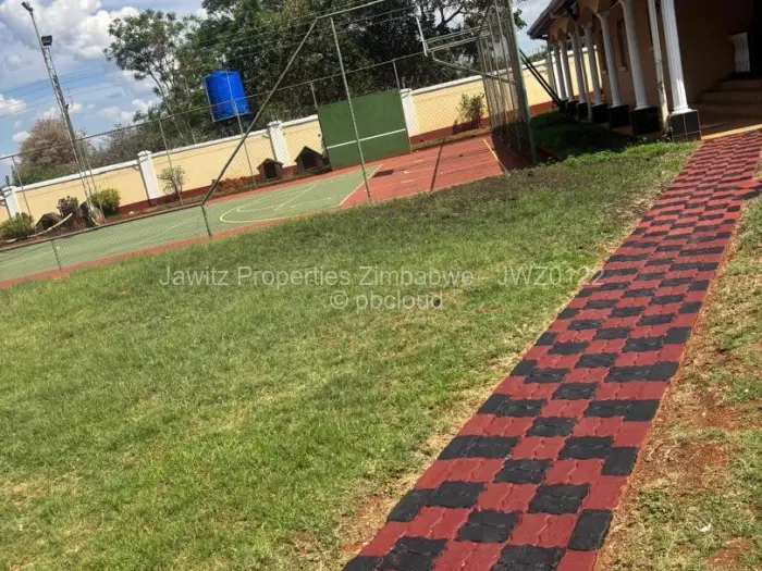 9 Bedroom House to Rent in Greystone Park, Harare