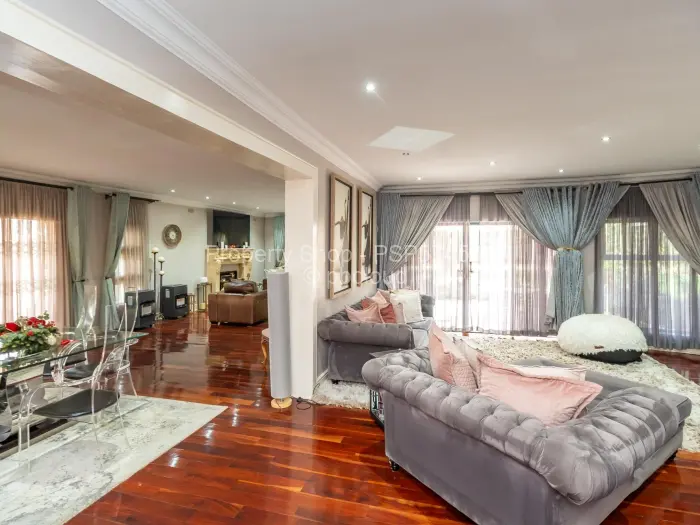 6 Bedroom House for Sale in Mount Pleasant, Harare