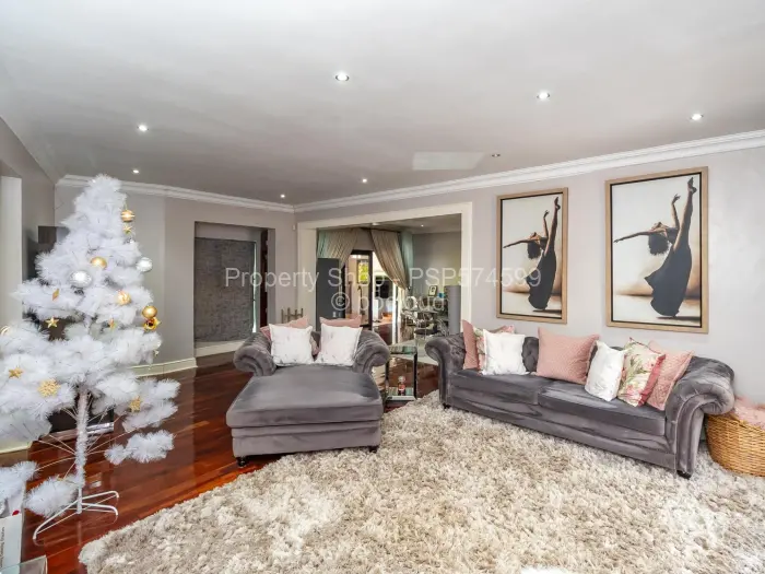 6 Bedroom House for Sale in Mount Pleasant, Harare