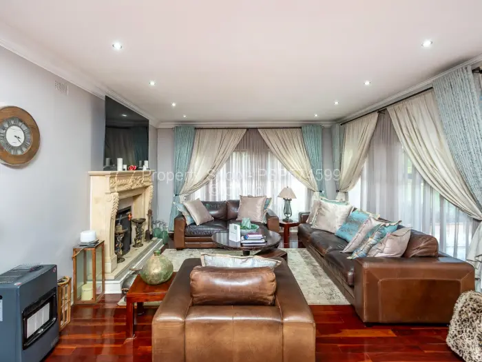 6 Bedroom House for Sale in Mount Pleasant, Harare