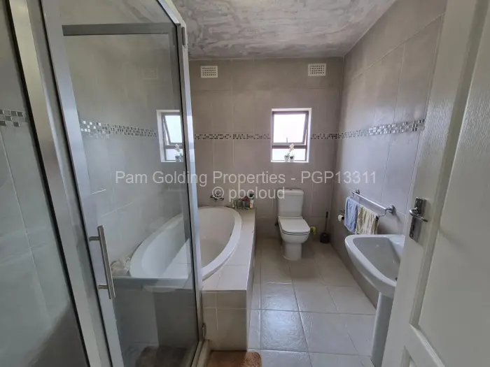 5 Bedroom House for Sale in Sandton Park, Harare