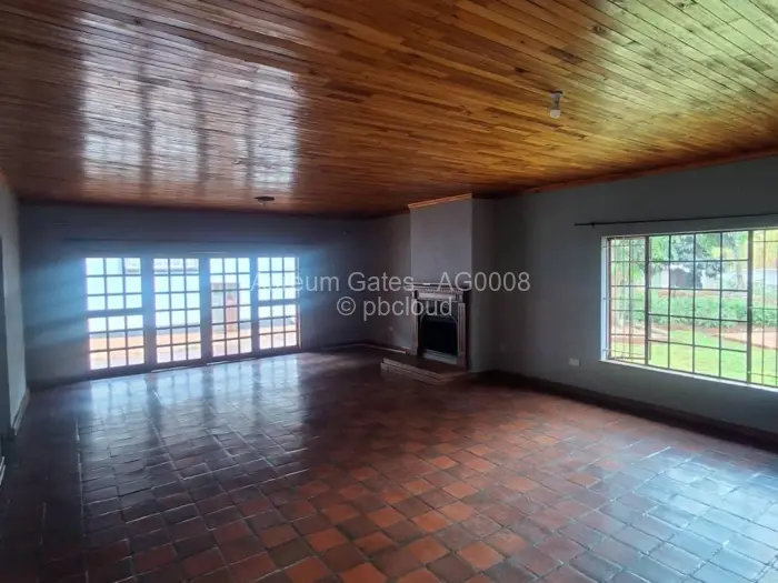 Townhouse/Cluster to Rent in Borrowdale, Harare
