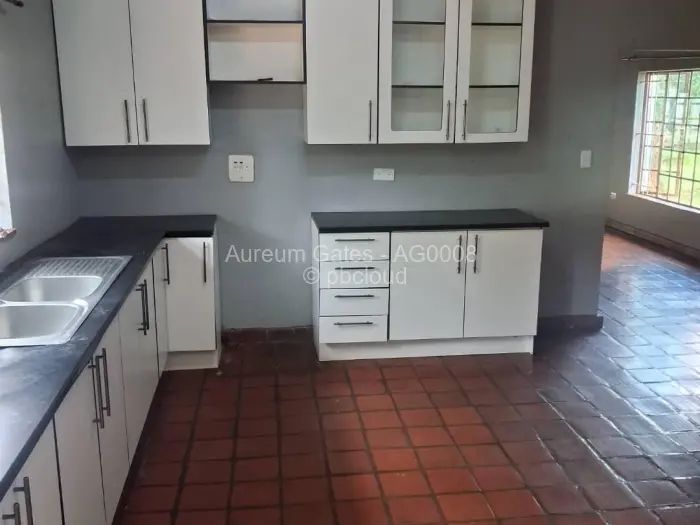 Townhouse/Cluster to Rent in Borrowdale, Harare