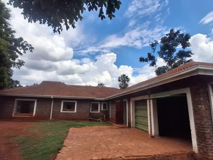 Townhouse/Cluster to Rent in Borrowdale, Harare