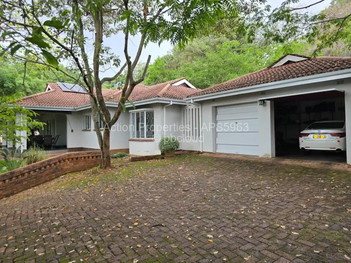 Townhouse/Cluster to Rent in Borrowdale Brooke, Harare