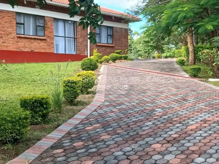 5 Bedroom House to Rent in Borrowdale Brooke, Harare