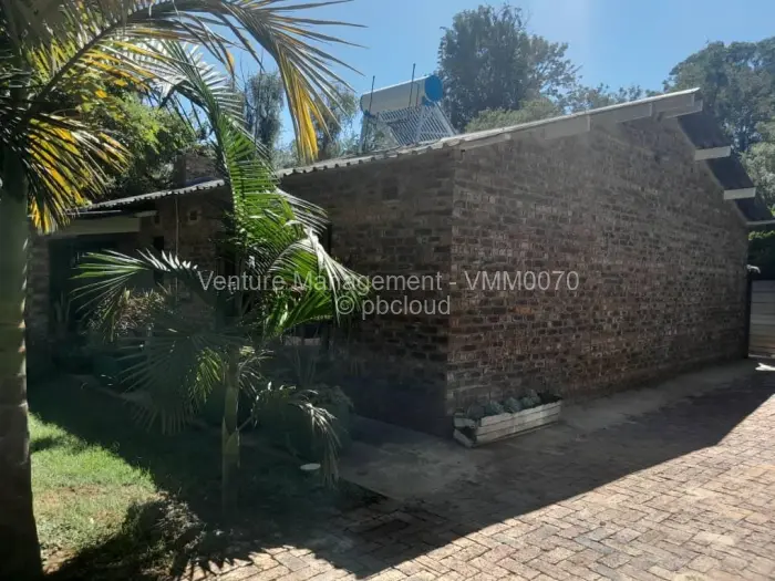 2 Bedroom Cottage/Garden Flat to Rent in Strathaven, Harare