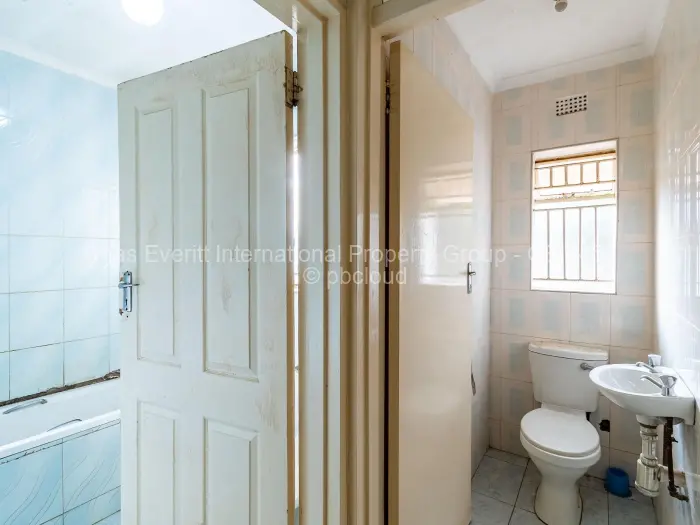 3 Bedroom House for Sale in Mainway Meadows, Harare