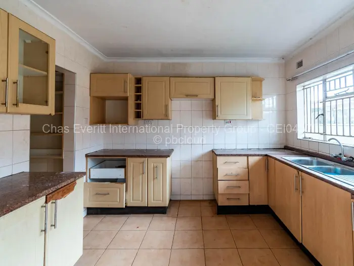 3 Bedroom House for Sale in Mainway Meadows, Harare