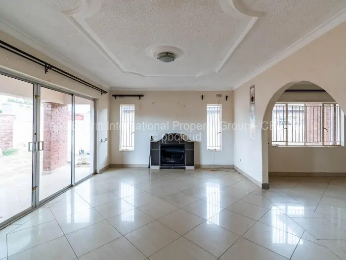 3 Bedroom House for Sale in Mainway Meadows, Harare