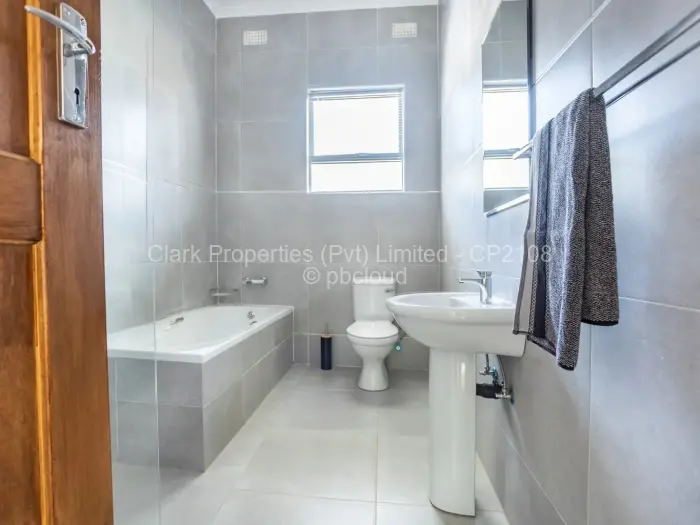 Townhouse/Cluster to Rent in Highlands