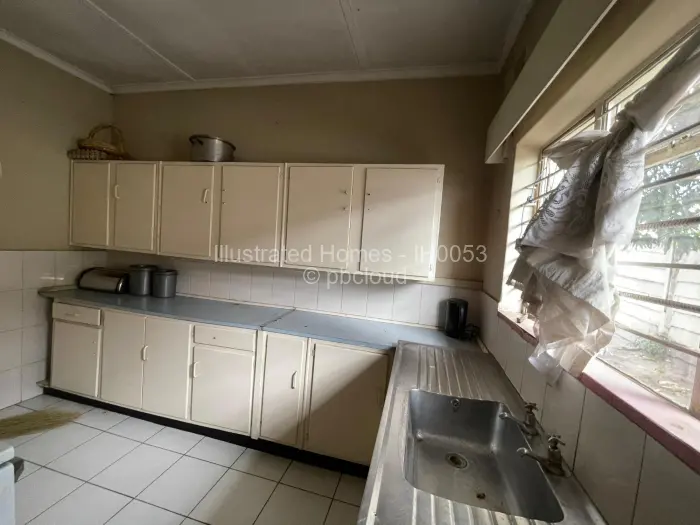 5 Bedroom House for Sale in Highfield, Harare