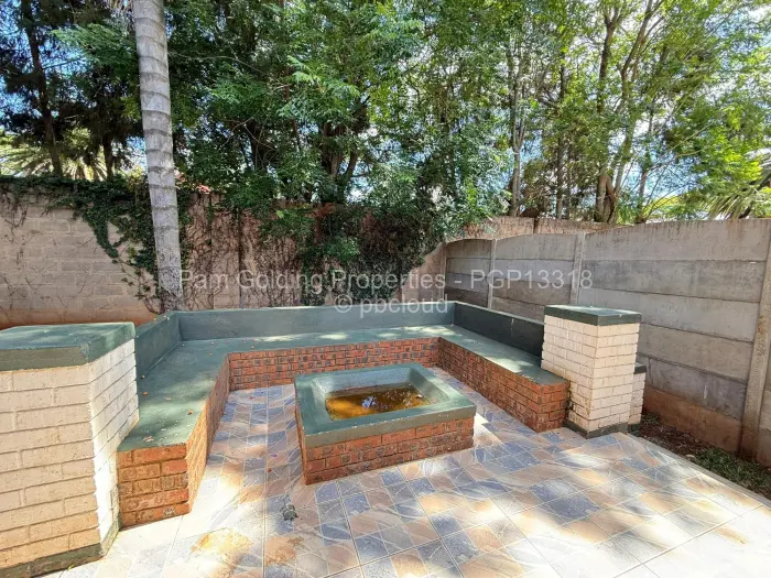 7 Bedroom House for Sale in Malindela, Bulawayo