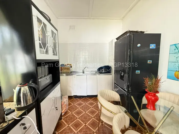 7 Bedroom House for Sale in Malindela, Bulawayo