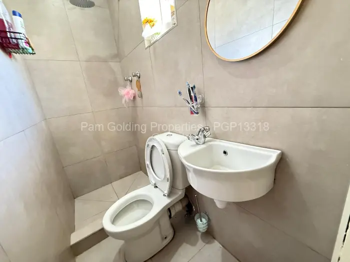 7 Bedroom House for Sale in Malindela, Bulawayo