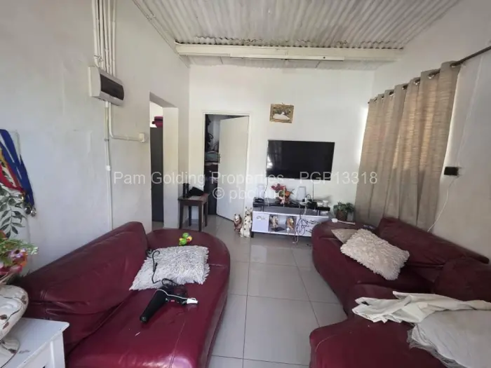 7 Bedroom House for Sale in Malindela, Bulawayo