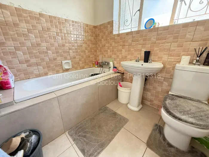 7 Bedroom House for Sale in Malindela, Bulawayo