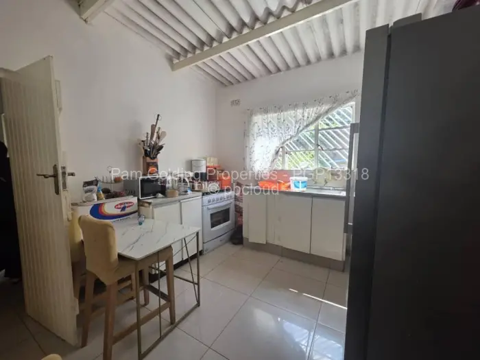 7 Bedroom House for Sale in Malindela, Bulawayo