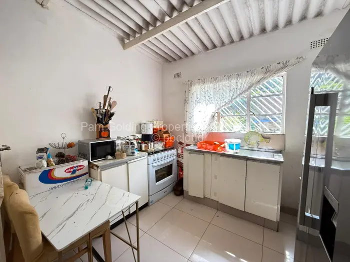 7 Bedroom House for Sale in Malindela, Bulawayo