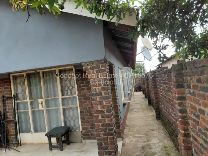 4 Bedroom House for Sale in Warren Park, Harare