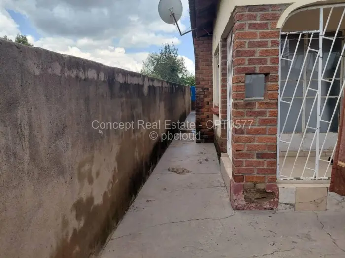 4 Bedroom House for Sale in Chitungwiza, Chitungwiza
