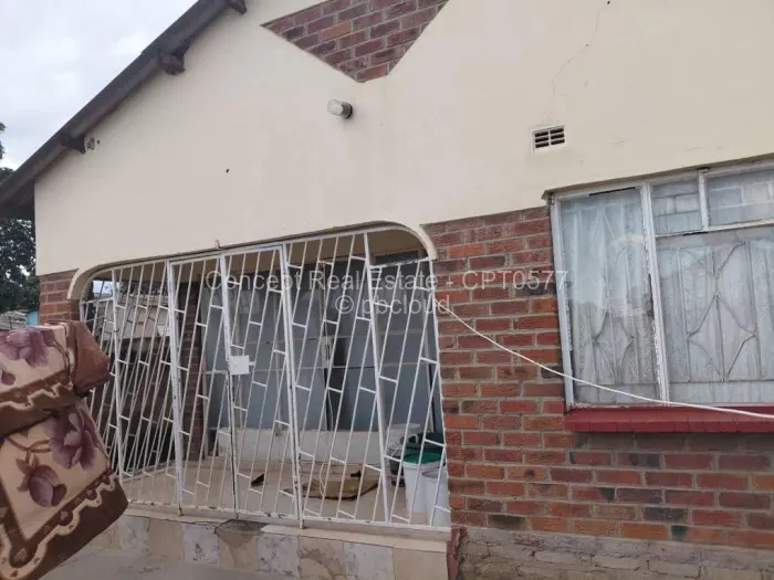 4 Bedroom House for Sale in Chitungwiza, Chitungwiza